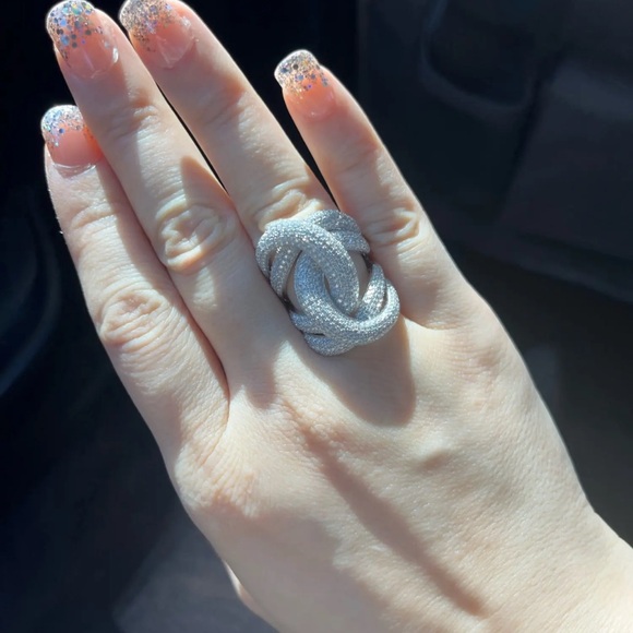 Super sparkly knot statement ring - Picture 4 of 7